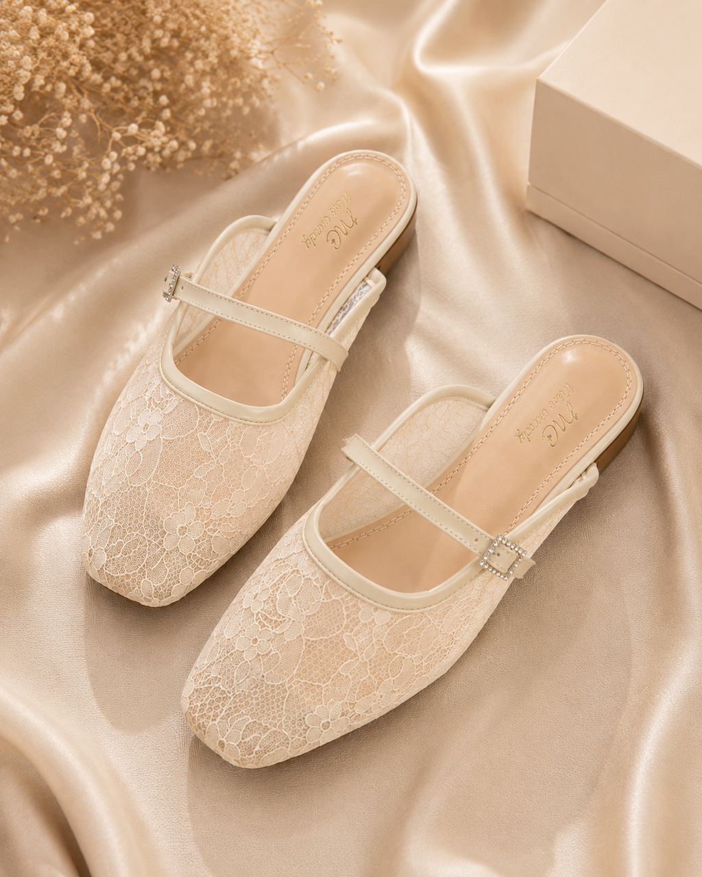 Lace charm mule